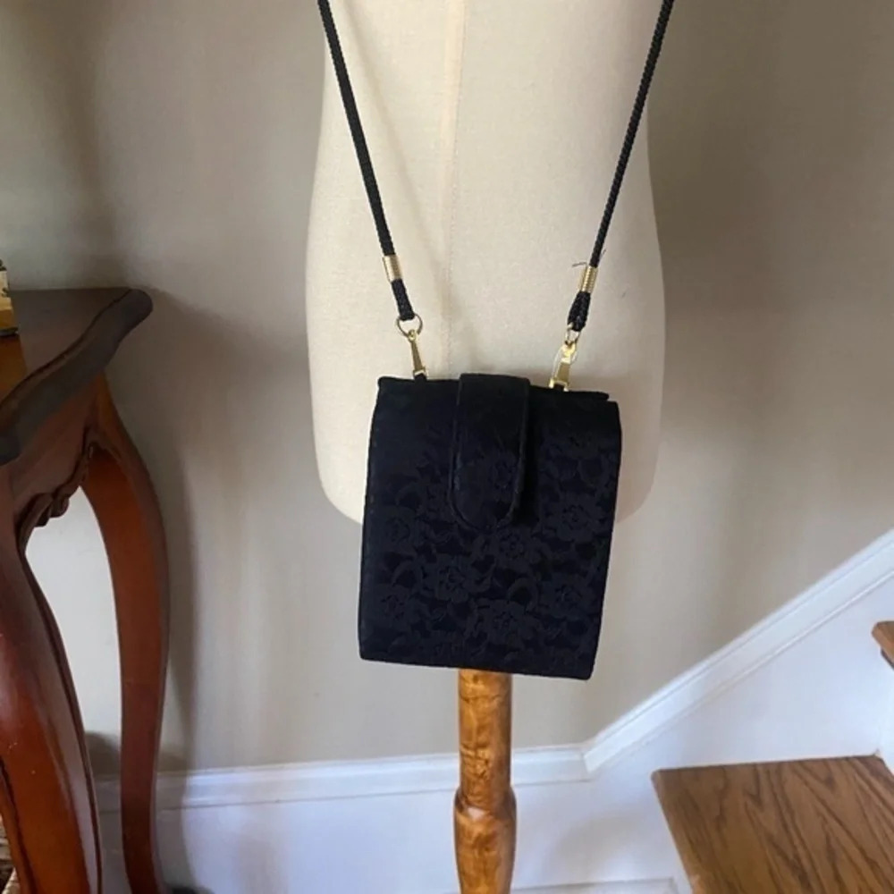 Black Lace Evening Bag - Picture 2 of 9